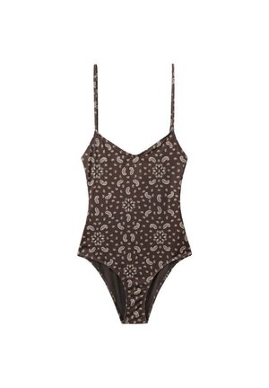 Bañador de una pieza marrón con tirantes finos y estampado blanco de paisley distribuido uniformemente por toda la tela.