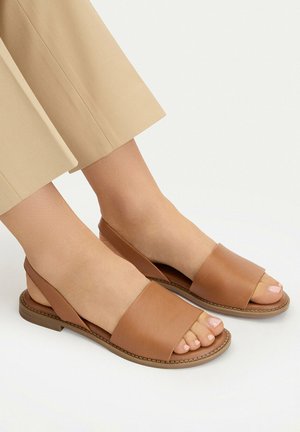Lasocki, LASOCKI WOMEN'S SANDALS BROWN - Riemensandalette - brown