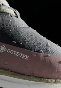 adidas Performance SUPERNOVA 3 GTX - Katujuoksukengät - core black/olive strata/wonder clay