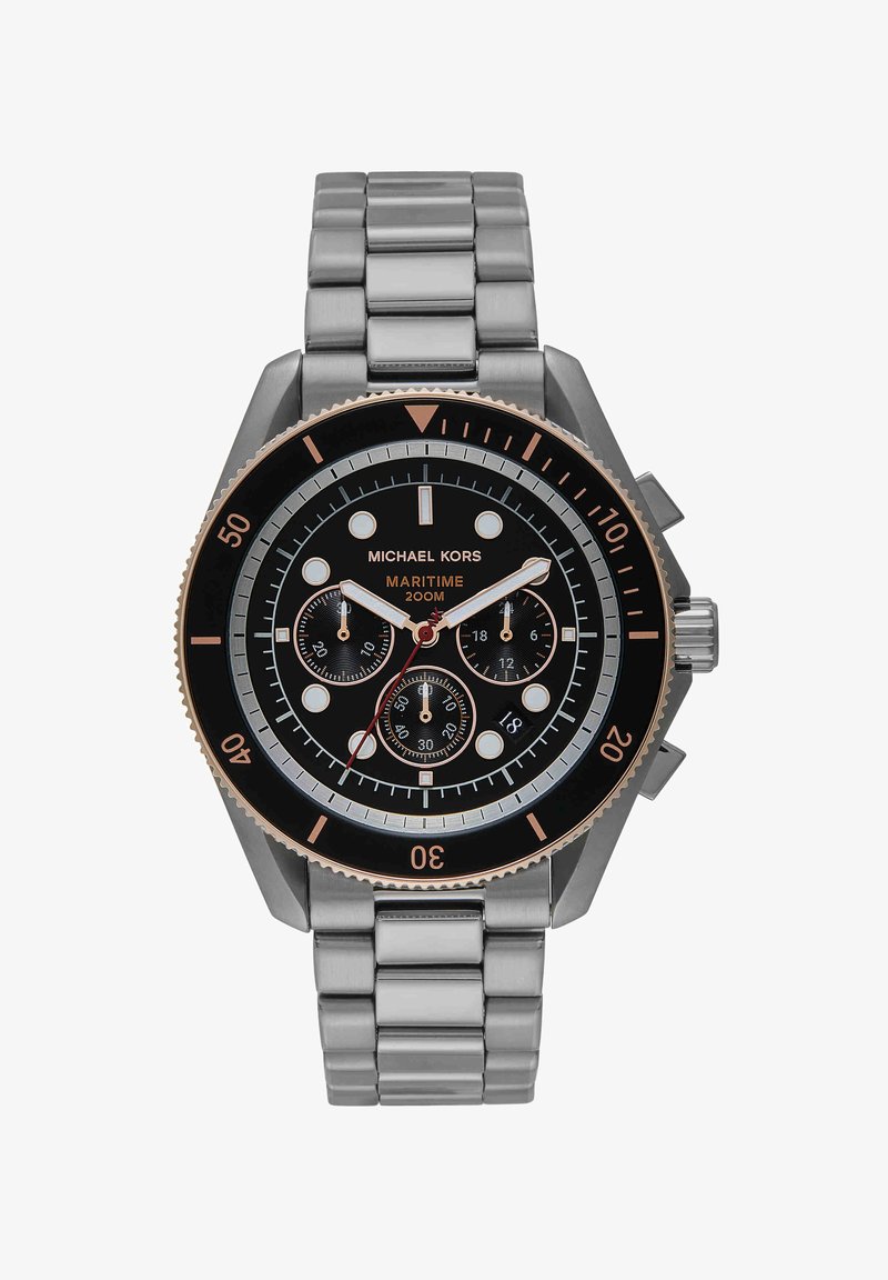 Michael Kors Maritime 200M horloge met zwarte wijzerplaat, drie subdials, datumaanduiding, roségouden accenten en een roestvrijstalen armband.