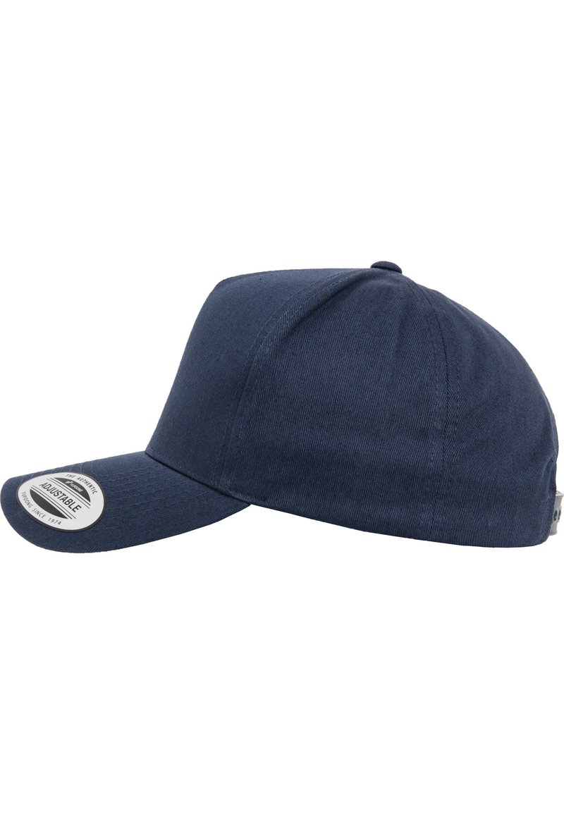 Gorra ajustable de color azul marino, fabricada en algodón, con un diseño estructurado, visera curva y parte superior redonda que presenta una etiqueta en la parte frontal.