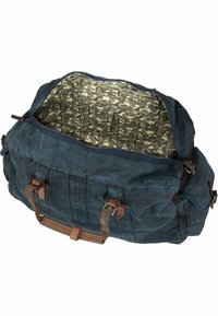 Borsa duffle in tela blu scuro con dettagli in pelle, dotata di un interno a motivo camouflage e apertura con zip. Includono le cinghie regolabili.