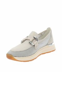 Lichtgrijze sneaker met een meshdesign, gladde leren accenten, metalen hardware, een gevoerde zool en een beige rubberen buitenzool.