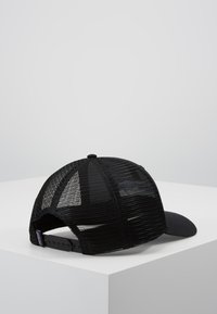 HUNTER X HUNTER Casquette Noir & Rouge Emblème