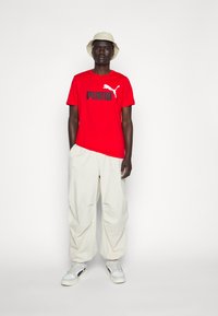 Puma ESS COL LOGO - Marškinėliai su spaudiniu - high risk red