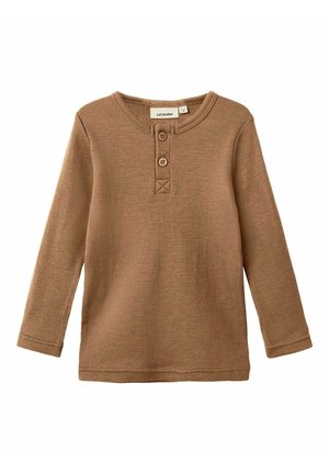 Chemise marron à manches longues avec un col rond, une patte de boutonnage à trois boutons et une texture côtelée. Design simple sans motifs ni accents.