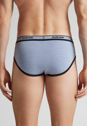Modré bavlněné slipy s černým elastickým pasem a šitím. Krátký střih, přiléhavý tvar a hladká textura. Žádné viditelné loga ani vzory.