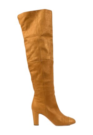 Botte haute en daim marron avec un bout arrondi et un talon bloc haut, s'étendant au-dessus du genou.