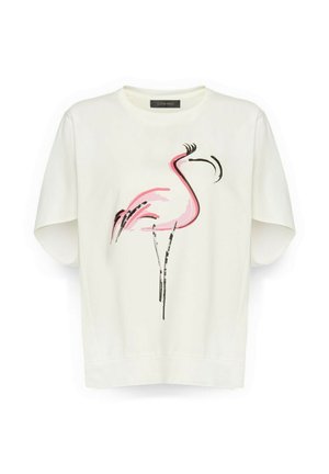 T-shirt bianca a maniche corte con un'illustrazione minimalista di un fenicottero rosa e nero sul davanti, scollo rotondo e vestibilità ampia.