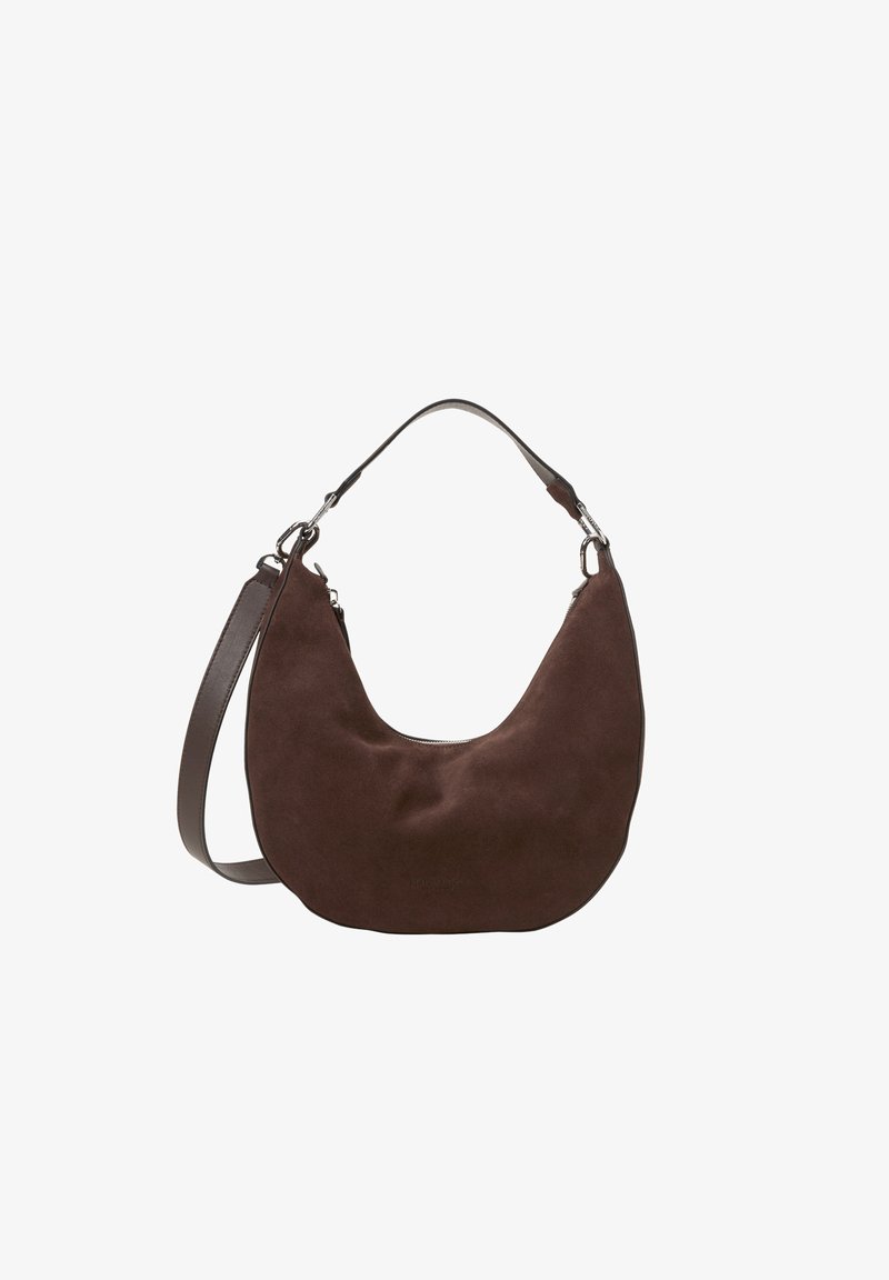 Bruine suède schoudertas met een gebogen silhouet, voorzien van een leren hengsel en een ritssluiting. Glad van structuur met minimale hardware-details.