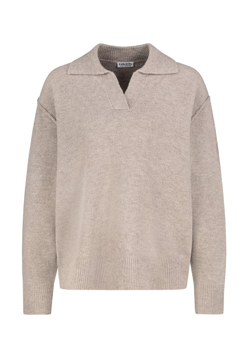 Beige gebreide trui met een kraag en een losse pasvorm. Bevat ribgebreide manchetten en een zoom. Zachte textuur, lichtgewicht stof.