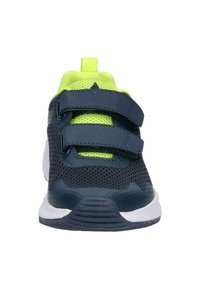 Navyfarbene Mesh-Sportschuhe mit neon-gelbem Akzent, zwei verstellbaren Klettverschlussriemen und einer weißen Gummisohle mit strukturiertem Profil.