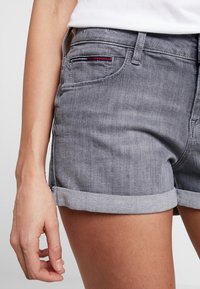 Tommy Jeans Short en jean - grey denim