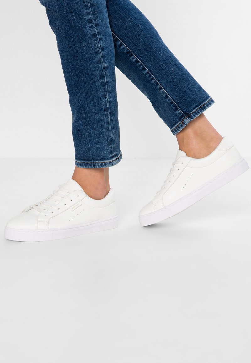 Anna Field by Zalando - Matalavartiset tennarit - white, Suurenna