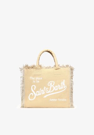 Sac cabas en toile beige avec bords effilochés, poignées arrondies et texte blanc indiquant « The place to be Saint Barth Summer Paradise. »