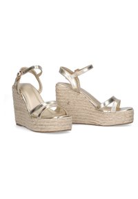 ETIKA DOÑANA - Sandalias de cuña - gold