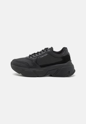 Trainers - black