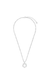 Collana d'argento con una catena sottile e collegata e un pendente circolare che presenta cinque piccoli gemelli incastonati. Chiusura regolabile per la lunghezza.