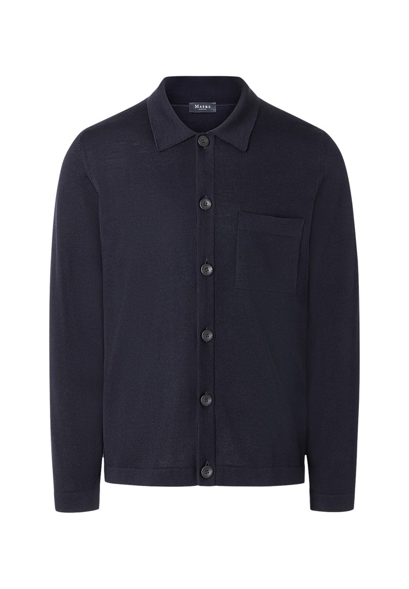 Mörkblå långärmad knäpptröja med krage och en enskild bröstficka, tillverkad av finstickad tyg.