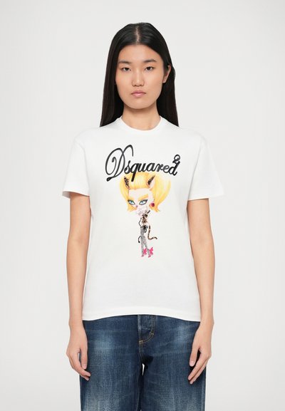 T-shirt in cotone bianco con design grafico di un personaggio, logo nero "Dsquared²" e accenti colorati. Maniche corte e scollo rotondo.