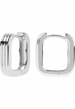 Par af skinnende sølv rektangulære øreringe med glatte overflader og afrundede kanter, vist forfra og fra siden.