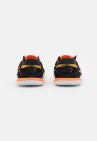 Nike Performance STREETGATO - Sapatilha de treino - black/total orange/volt