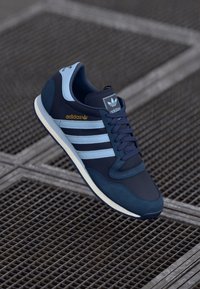 adidas Originals GALAXY OG UNISEX - Tenisice - night indigo/clear sky/off white