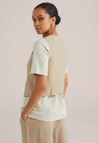 WE Fashion Vesta - beige