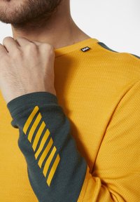 Helly Hansen LIFA MIDWEIGHT CREW - Hemd - cloudberry