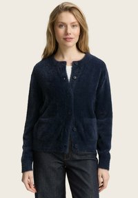 Marineblauer Cardigan aus weichem, flauschigem Material mit Rundhalsausschnitt, Knopfschluss und zwei vorderen Taschen.