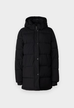 Zwarte Pufferjack met een capuchon, voorzien van een geborduurd ontwerp, drukknoopsluiting en twee zijzakken. Gemaakt van een glad, geïsoleerd materiaal.