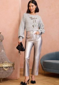 Love & Roses REGULAR FIT - SCATTERED SEQUIN BOW - Pulover - grey bow
