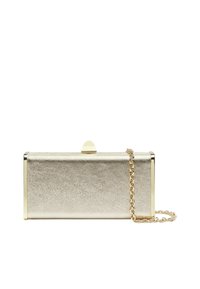 Clutch metálico dorado con forma rectangular, acabado texturizado, herrajes en tono dorado y correa de cadena desmontable. Cierre magnético en la parte superior.