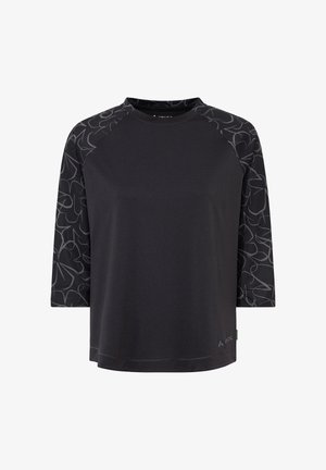 Chemise noire à manches longues avec des manches gris foncé à motifs et un col rond, avec un petit logo de la marque près de l'ourlet inférieur.