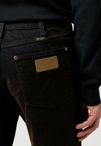 Wrangler WRANCHER - Bootcut piegriezuma džinsi - mole_flocked