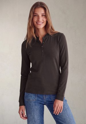 Street One Studio, LONG-SLEEVE SHIRT WITH A ROUND NECK AND RUFFLES - T-shirt à manches longues - charred brown