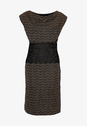 Sukienka bez rękawów, sięgająca do kolan, z czarno-złotym wzorem w zygzaki i szerokim czarnym koronkowym pasem w talii.