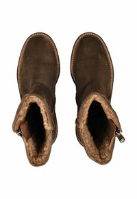 Stivali alla caviglia in suede marrone con una morbida fodera in pelliccia color beige, punta arrotondata e zip laterale. Presentano un bordo cucito attorno alla suola.