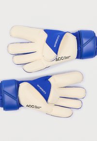 Γάντια τερματοφύλακα σε μπλε και κρεμ, με υφή για καλύτερο κράτημα, ευέλικτα δάχτυλα, ρυθμιζόμενο λουράκι στον καρπό και λογότυπα.