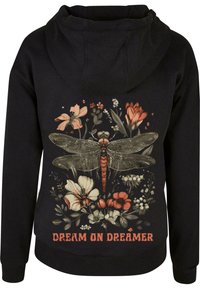 Čierna mikina s kapucňou, ktorá má v strede grafiku libely obklopenej farebnými kvetmi a textom "DREAM ON DREAMER" v oranžovej farbe.