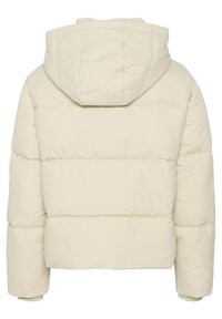 Veste matelassée beige avec capuche, manches longues et matelassage horizontal, vue de dos sur un fond blanc.