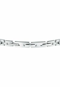 Armband i silverfärgad rostfritt stål med sammanlänkade rektangulära länkar, polerad yta och subtilt varumärkesdetalj på en länk.