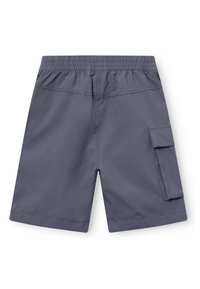 Graue Shorts mit einem elastischen Bund, Seitentaschen und einer Cargo-Tasche am rechten Bein. Hergestellt aus leichtem, strapazierfähigem Stoff.