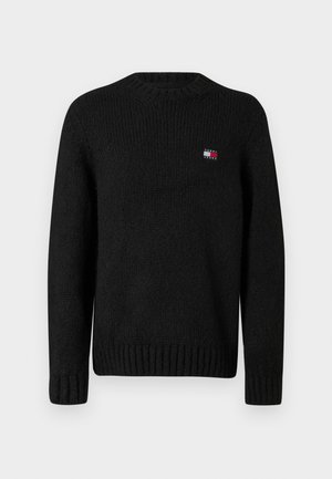 Czarny sweter dzianinowy z okrągłym dekoltem, ściągaczami przy mankietach i u dołu, z małym wielokolorowym logo na piersi. Wykonany z teksturowanej tkaniny.