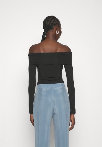 Materiel CAPE SLEEVE BODY - Trükipildiga T-särk - black