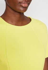 BOSS DUKEVA - Šaty do práce - medium yellow