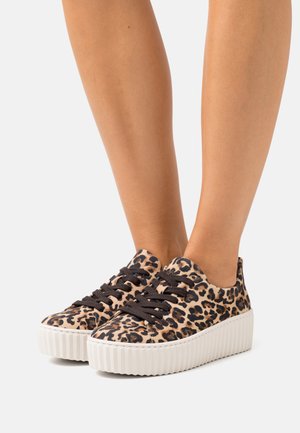 SUPERGA 2750 Light Leopard Print Sneakers in Cotone Leggero Color Beige Chiaro da Donna con Stampa Leopardata. - EUR 36