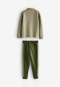 Baker by Ted Baker JOGGERS SET REGULAR FIT - Pikkade varrukatega topp - khaki green