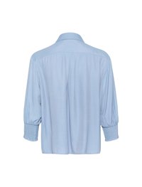 Himmelblaue Bluse mit einem Button-Down-Kragen, Ballonärmeln und gerafften Manschetten. Glattes Material mit einer lockeren Passform und ohne sichtbare Muster.