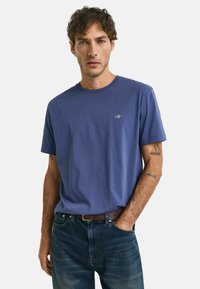 GANT - SHIELD - Basic T-shirt - dusty navy Thumbnail Image 1